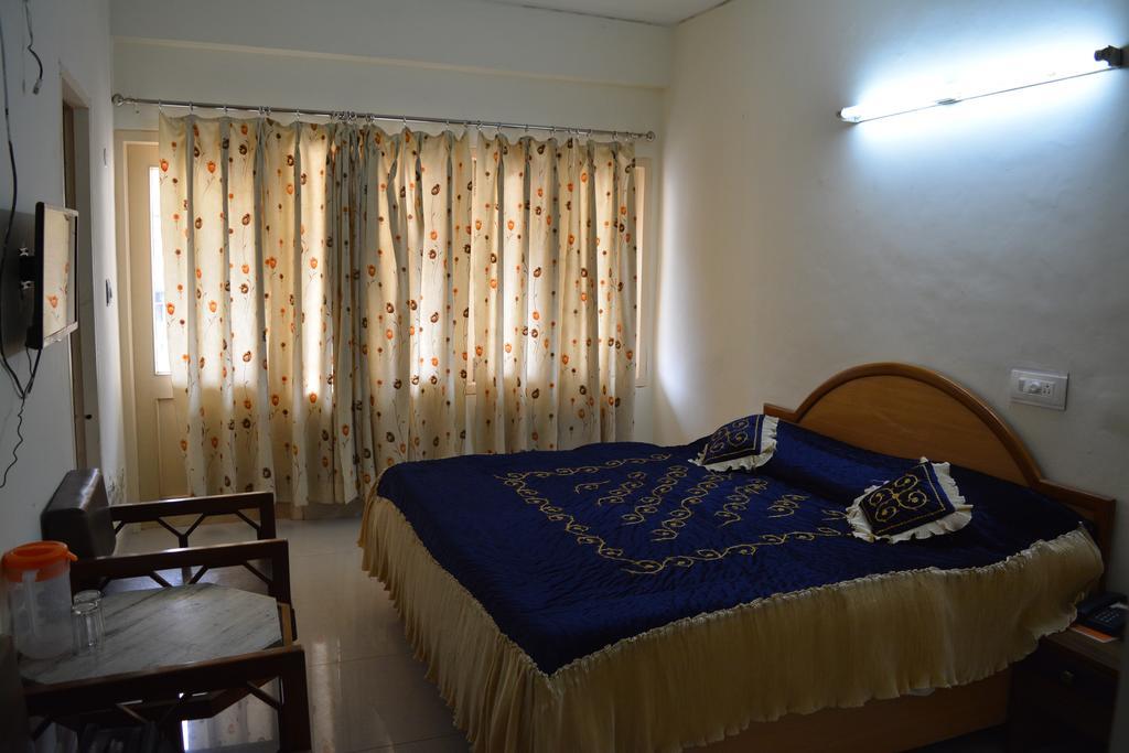 Hotel Mansarover International Haridwar Bagian luar foto