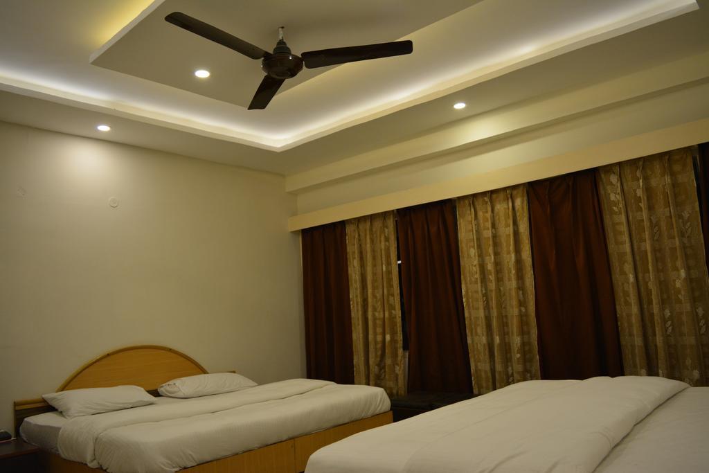 Hotel Mansarover International Haridwar Ruang foto