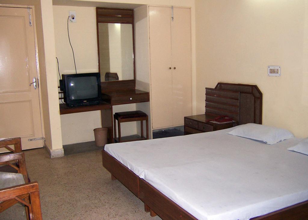 Hotel Mansarover International Haridwar Ruang foto