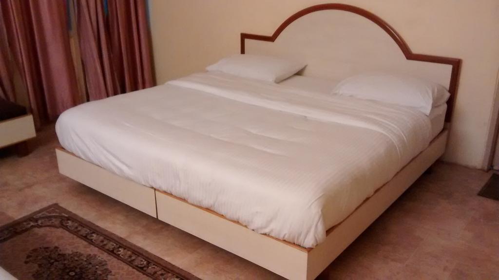 Hotel Mansarover International Haridwar Ruang foto