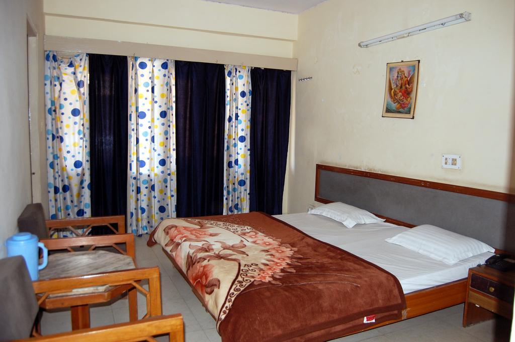Hotel Mansarover International Haridwar Ruang foto